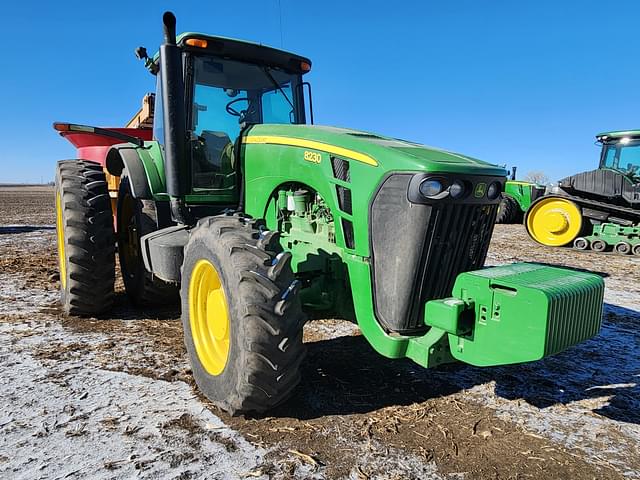 Image of John Deere 8230 equipment image 3