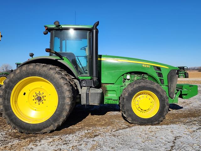 Image of John Deere 8230 equipment image 2