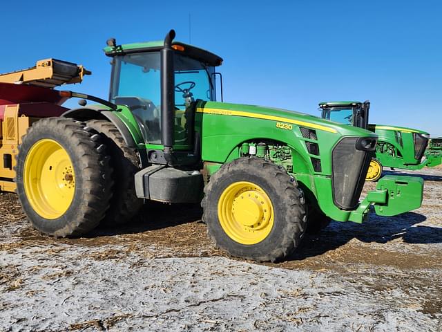 Image of John Deere 8230 equipment image 1