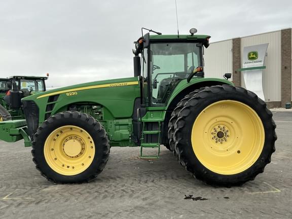 Image of John Deere 8230 equipment image 1