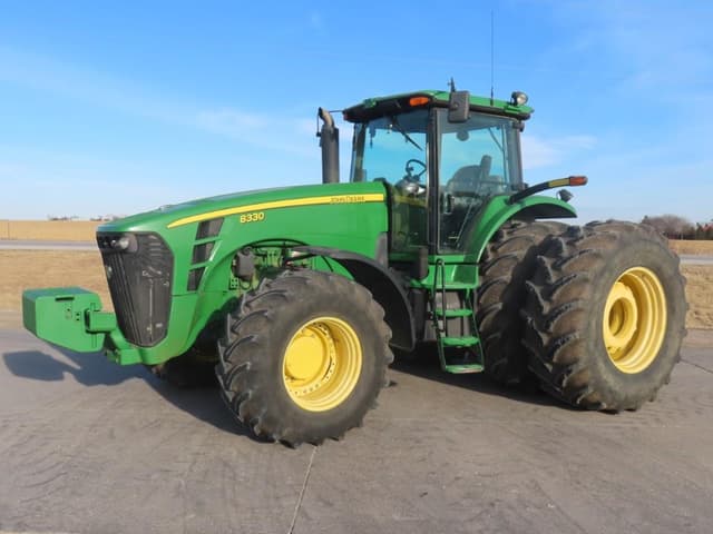 Image of John Deere 8330 equipment image 1