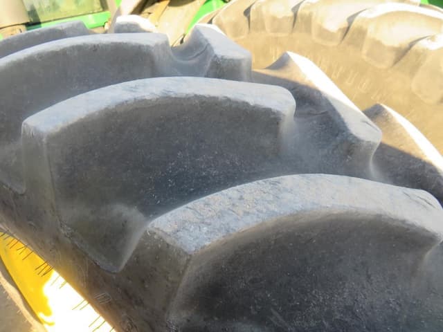 Image of John Deere 8330 equipment image 1