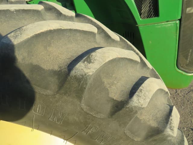 Image of John Deere 8330 equipment image 2