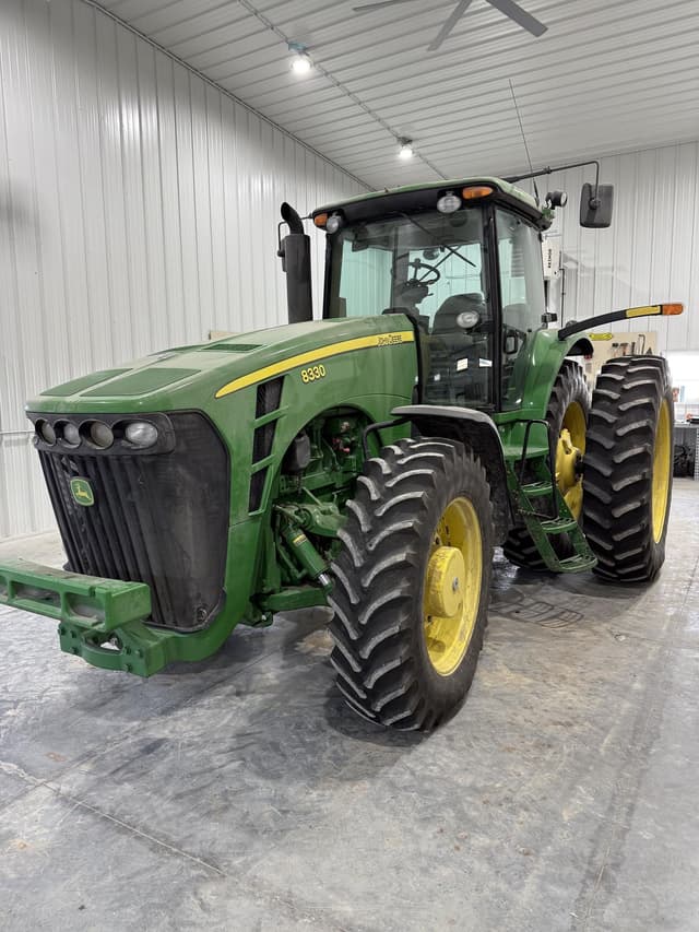 Image of John Deere 8330 equipment image 1