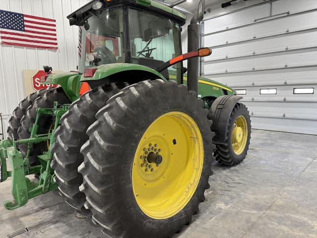 Image of John Deere 8330 equipment image 3