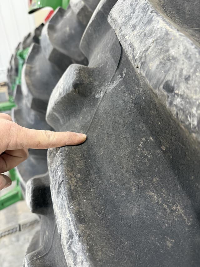 Image of John Deere 8330 equipment image 4