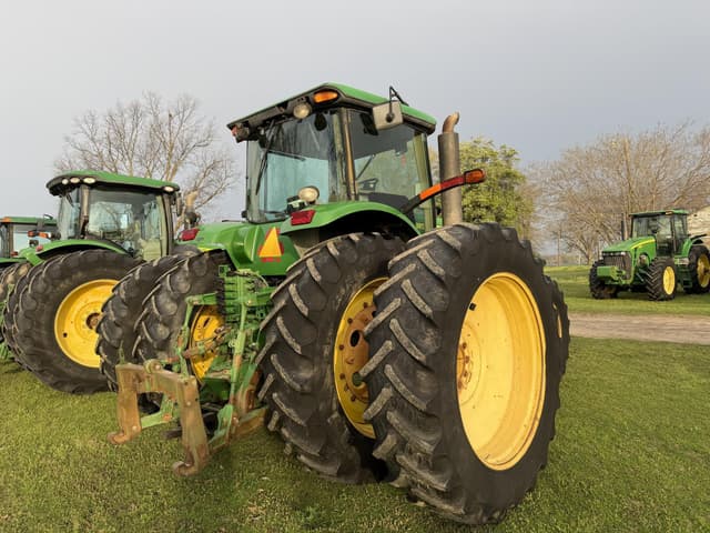 Image of John Deere 8330 equipment image 2