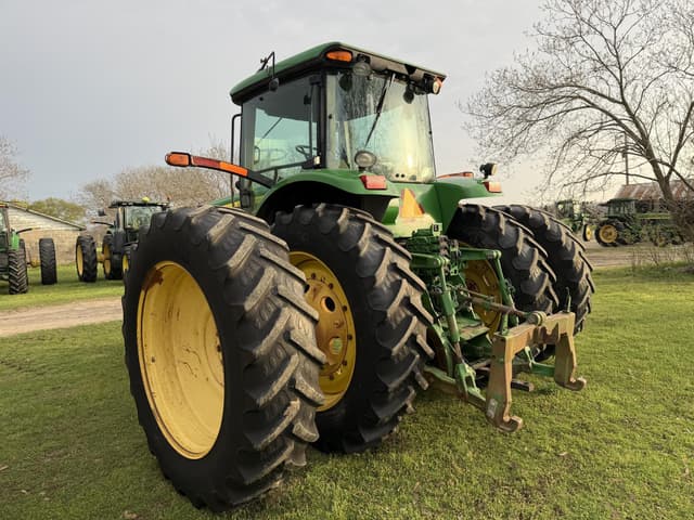Image of John Deere 8330 equipment image 3