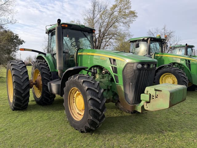 Image of John Deere 8330 equipment image 1