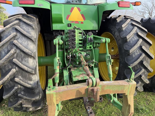 Image of John Deere 8330 equipment image 4