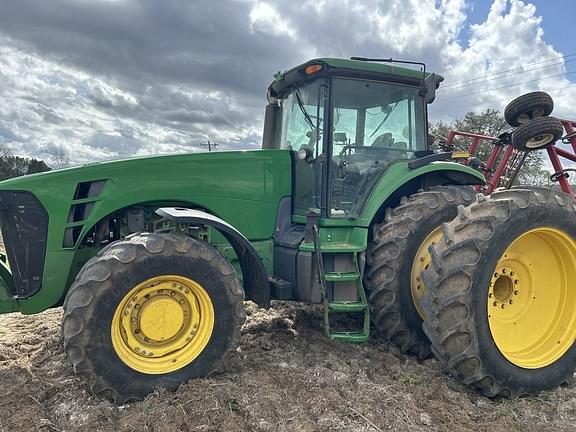 Image of John Deere 8330 equipment image 1