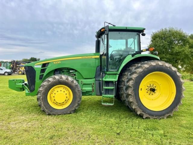 Image of John Deere 8330 equipment image 2