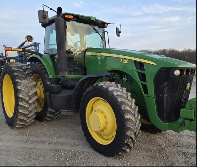 Image of John Deere 8330 equipment image 1