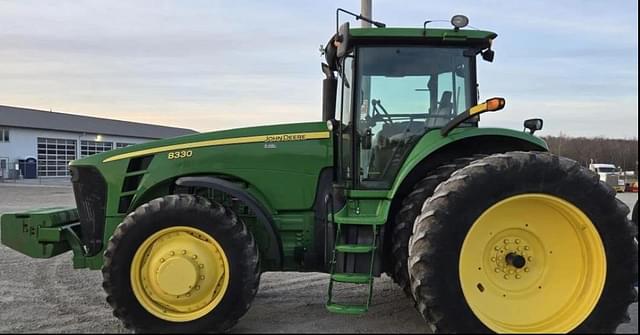 Image of John Deere 8330 equipment image 2