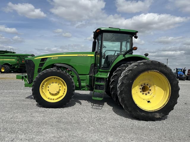 Image of John Deere 8330 equipment image 2