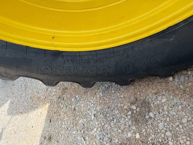 Image of John Deere 8330 equipment image 4