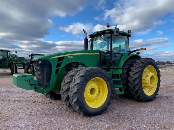Image of John Deere 8530 equipment image 1