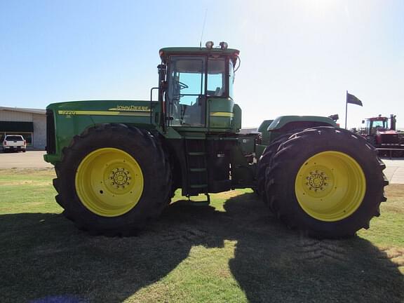 Image of John Deere 9220 equipment image 1