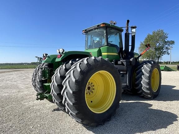 Image of John Deere 9220 equipment image 2