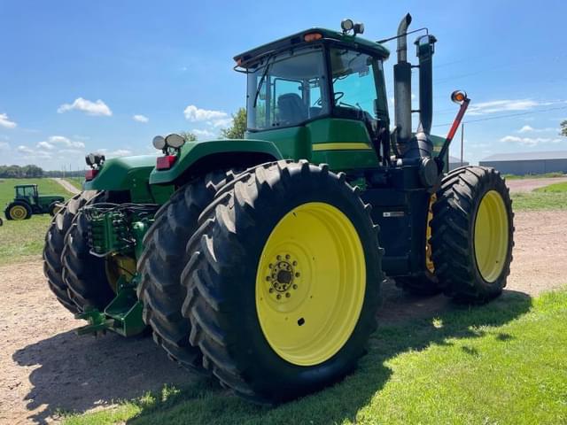 Image of John Deere 9220 equipment image 2