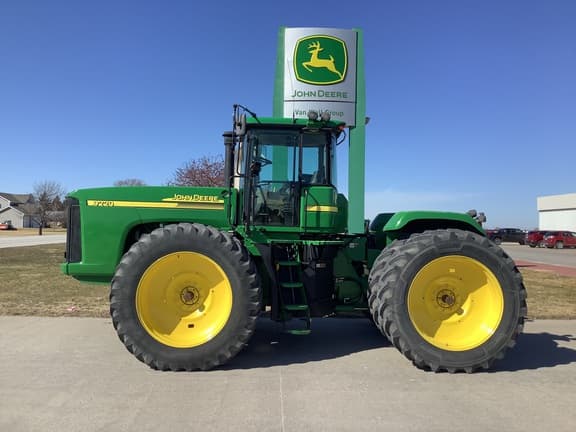 Image of John Deere 9220 equipment image 2
