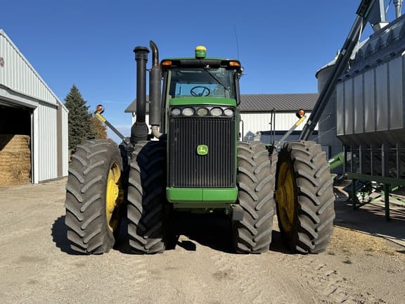 Image of John Deere 9220 equipment image 1