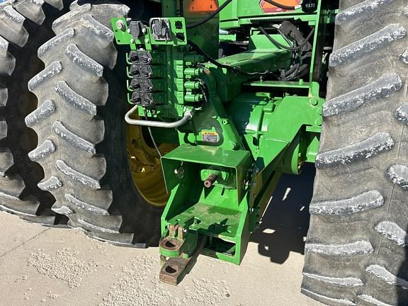 Image of John Deere 9220 equipment image 2