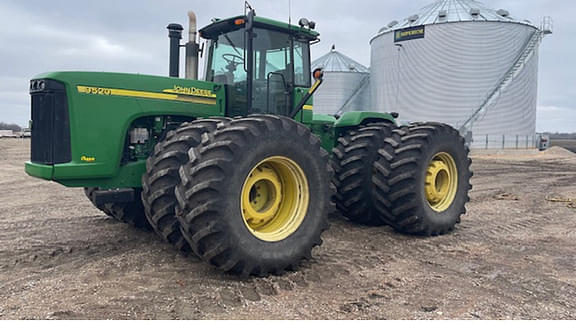 Image of John Deere 9520 equipment image 1