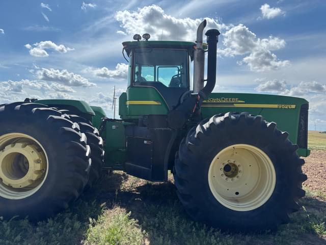 Image of John Deere 9520 equipment image 1