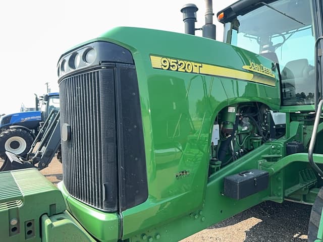 Image of John Deere 9520T equipment image 4