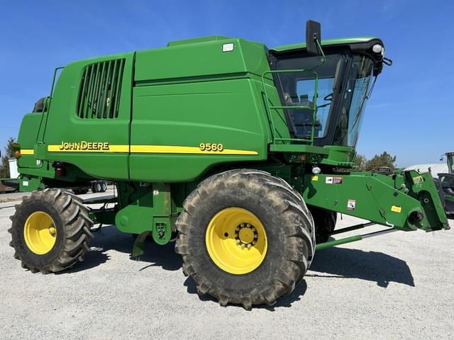 Image of John Deere 9560 equipment image 1