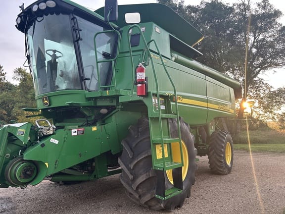 2006 John Deere 9760 STS Equipment Image0