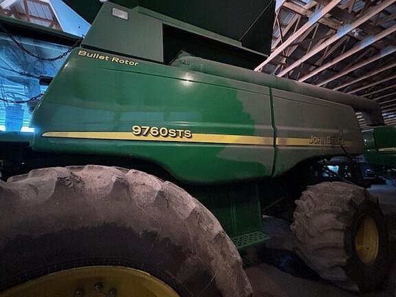 Image of John Deere 9760 STS Image 1