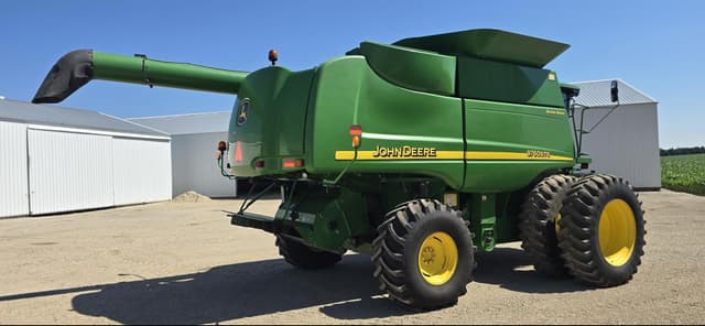 Image of John Deere 9760 STS equipment image 4