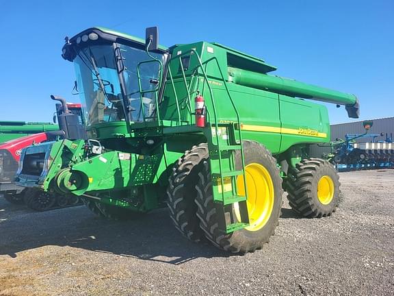 Image of John Deere 9760 STS equipment image 1