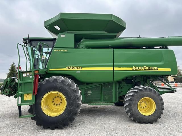 Image of John Deere 9760 STS equipment image 2