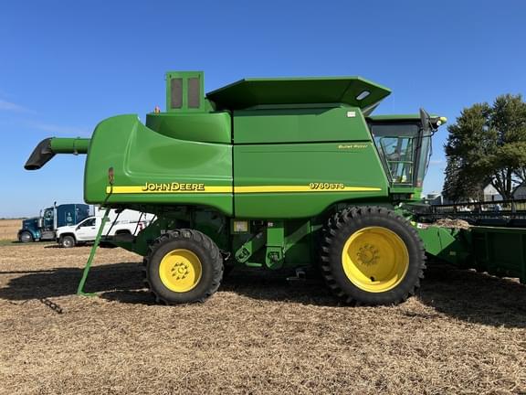 Image of John Deere 9760 STS equipment image 2