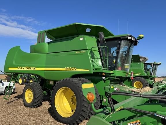 Image of John Deere 9760 STS equipment image 1