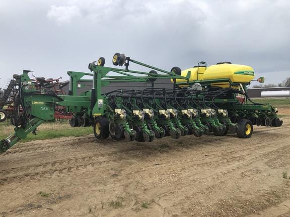 Main image John Deere DB44