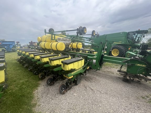 2006 John Deere DB60 Equipment Image0
