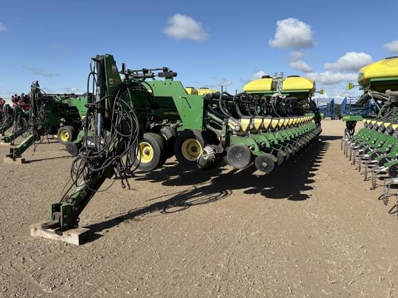 Image of John Deere DB90 equipment image 1