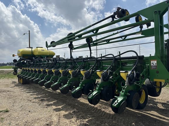 Image of John Deere DB90 equipment image 1