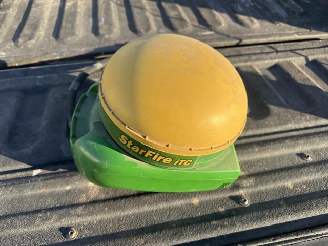 Image of John Deere StarFire iTC equipment image 3