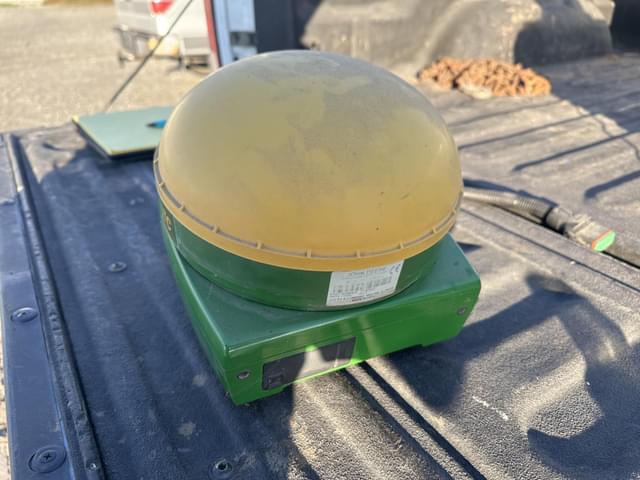 Image of John Deere StarFire iTC equipment image 4