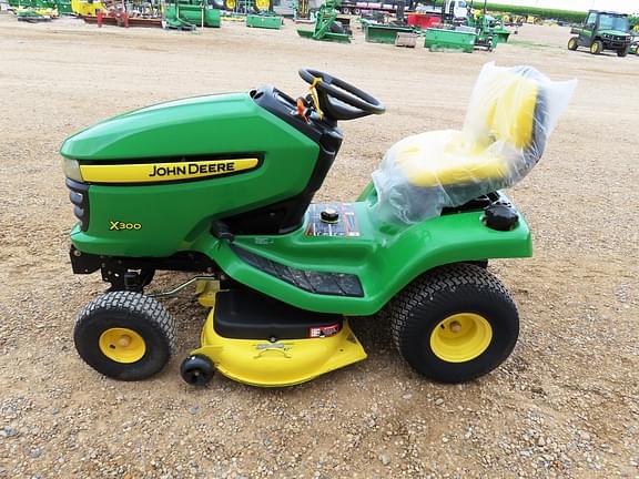 Image of John Deere X300 equipment image 3