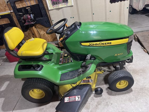 2006 John Deere X300 Equipment Image0
