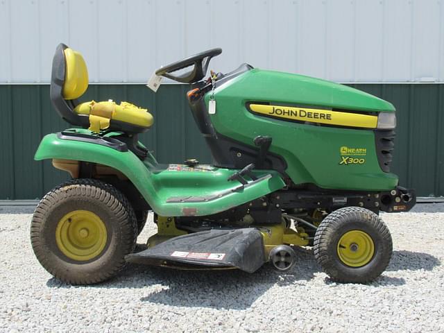 Image of John Deere X300 equipment image 3