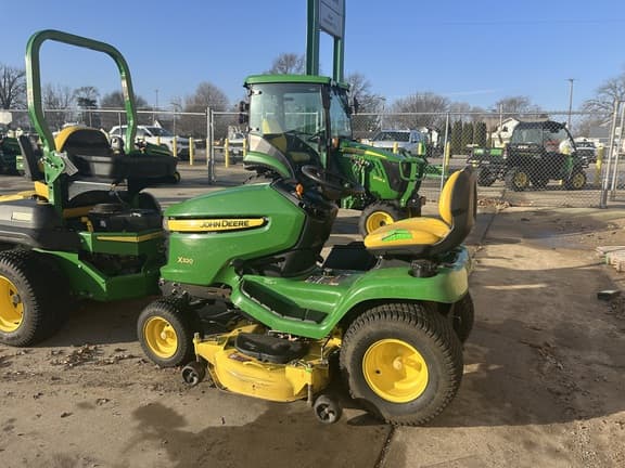 Image of John Deere X320 equipment image 4