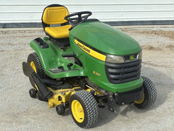 2006 John Deere X320 Equipment Image0