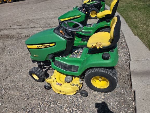 Image of John Deere X320 equipment image 1